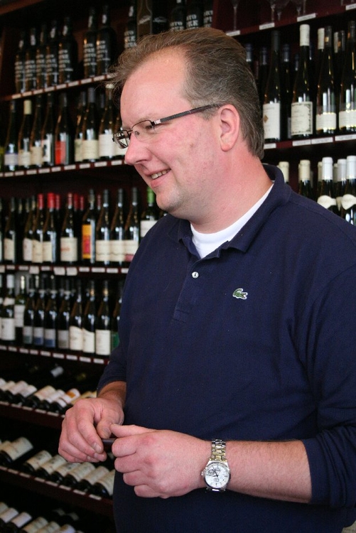 Erik Muller eigenaar van Pasteuning Wijnen en Catering  <p>Erik Muller sinds 1999 eigenaar van Pasteuning Wijnen, Catering en Bedrijfslunches.</p>