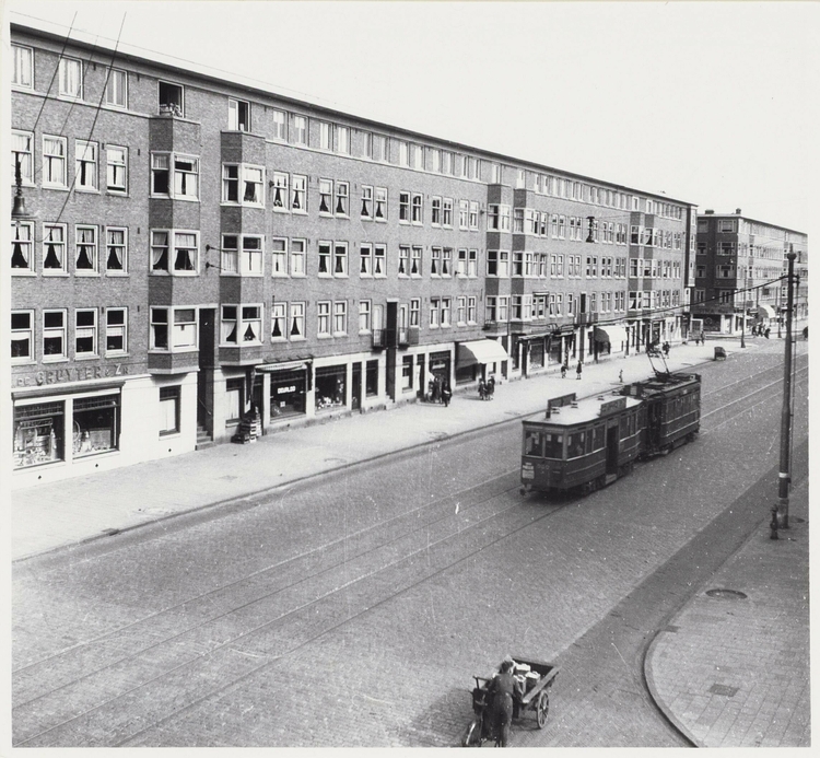 Rijnstraat 137-155 in jaren 30-40  